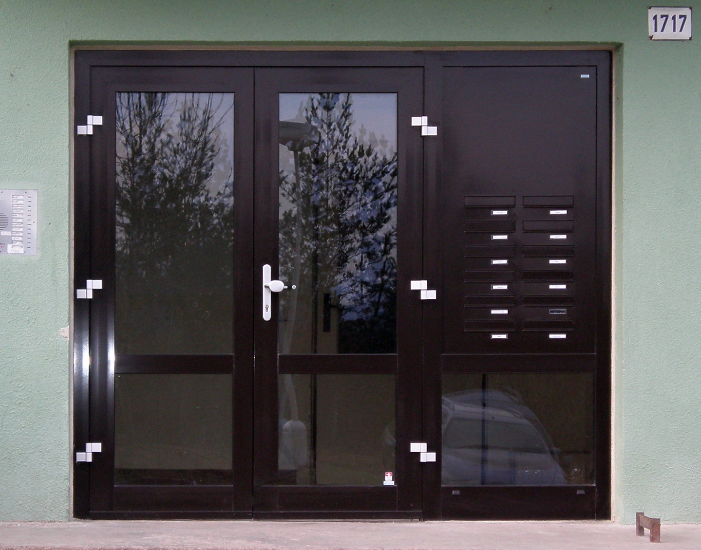 Vchodové dveře hliníkové