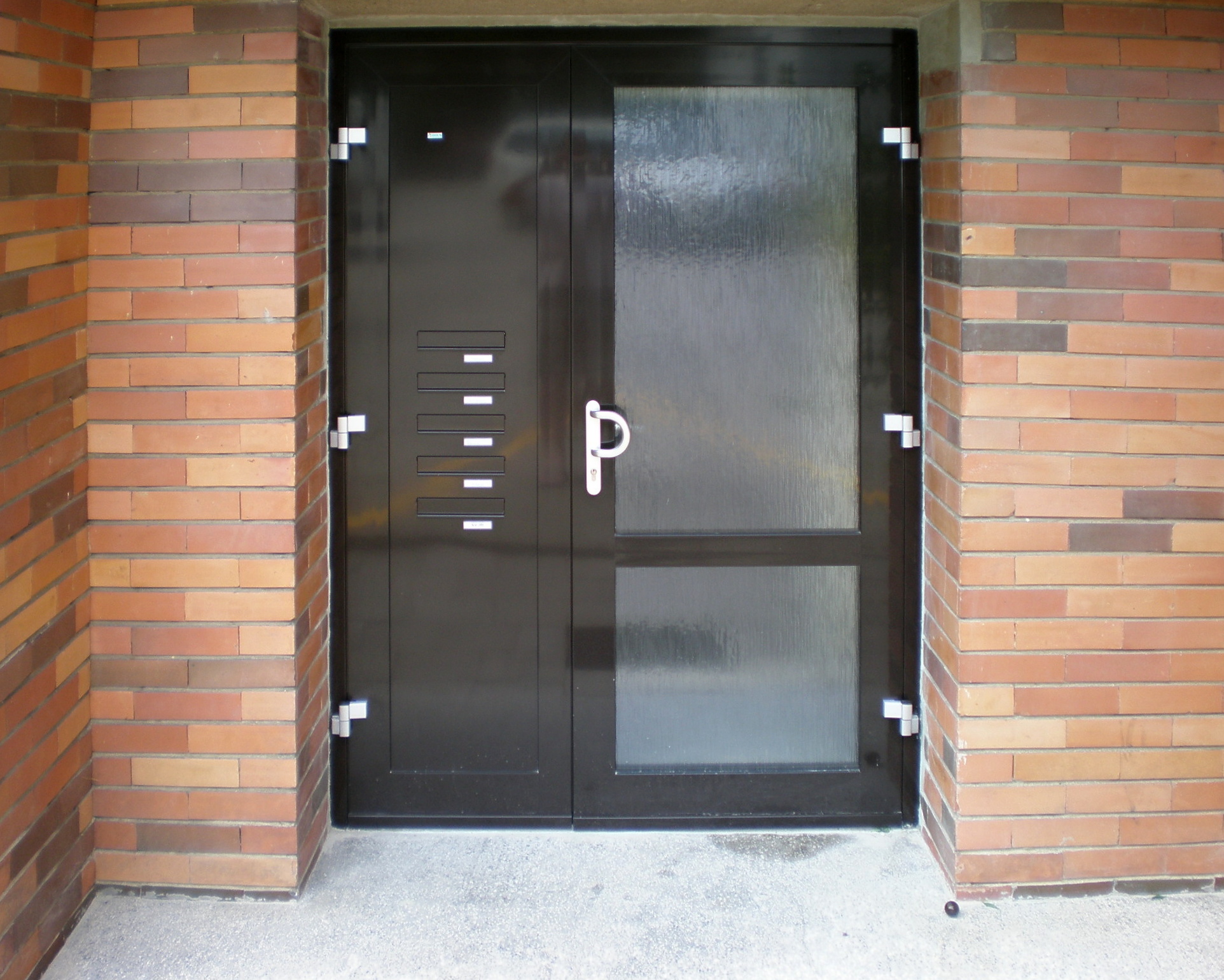 Vchodové dveře hliníkové